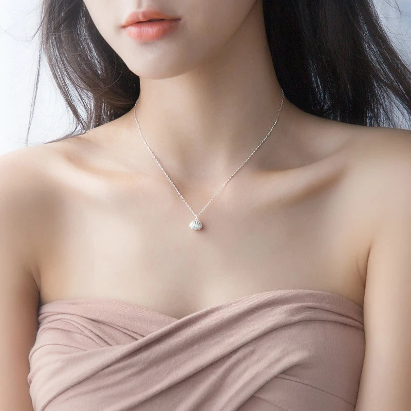 Collier de perles d'eau douce naturelles et coquillages 