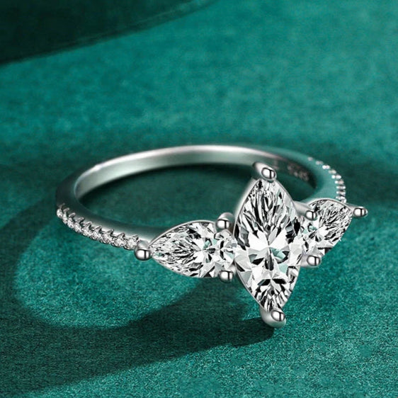 Stela Ring