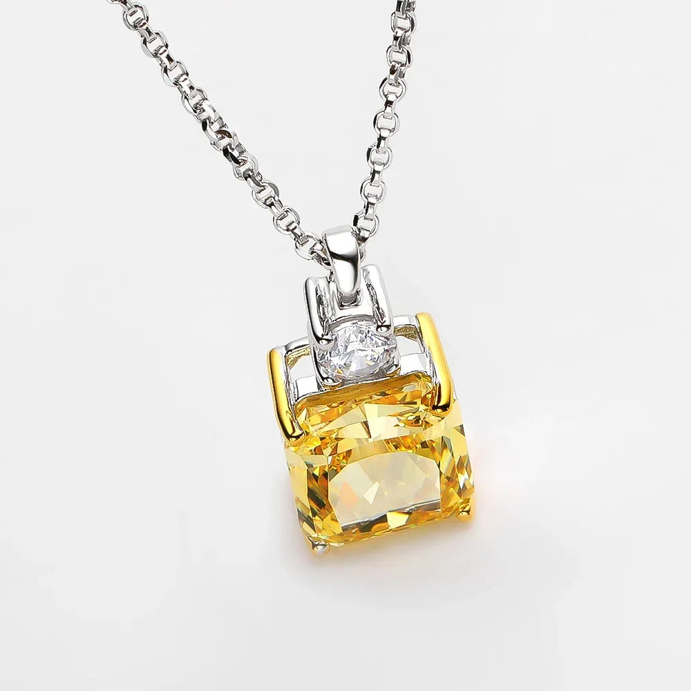 Pendentif en jade jaune taillé dans la glace 