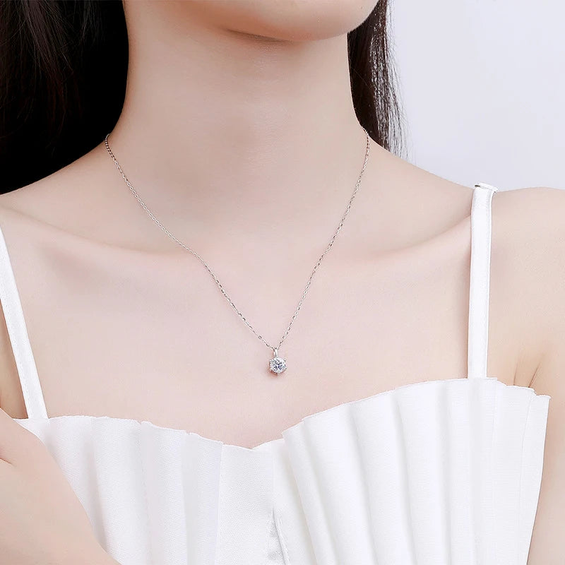 Pendentif GRA en moissanite