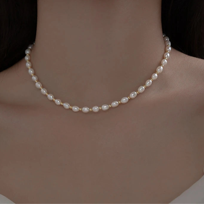 Collier à breloques en perles d'eau douce naturelles 