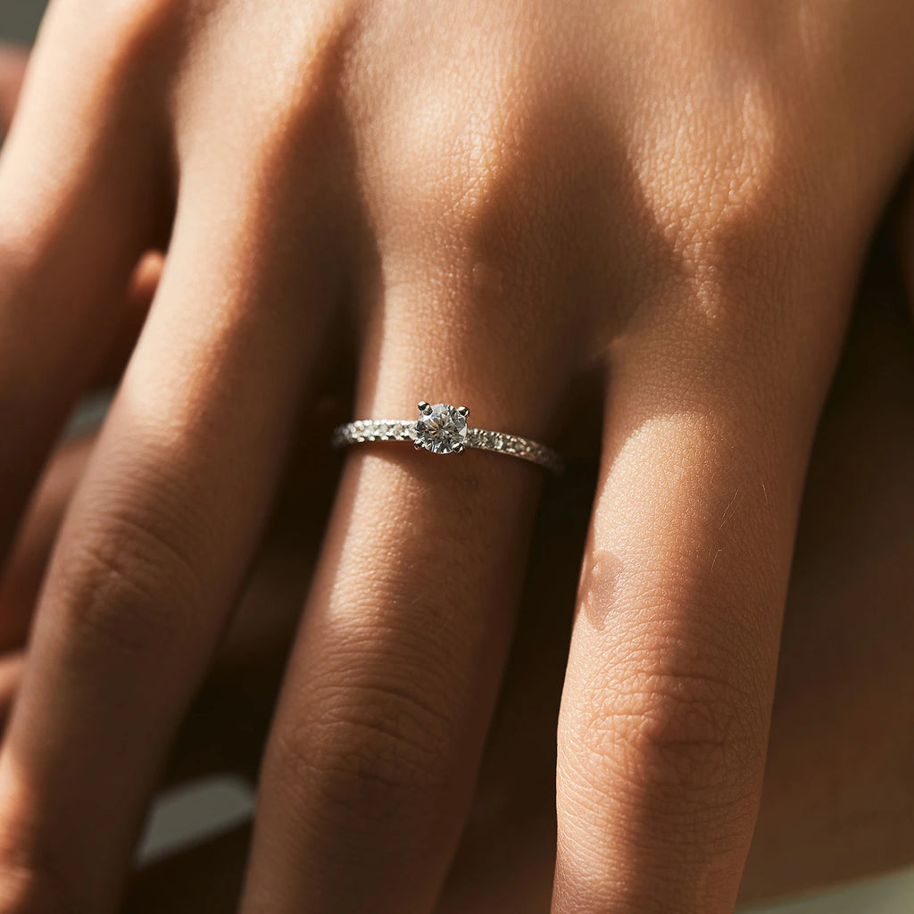 Bury Ring - Moissanite