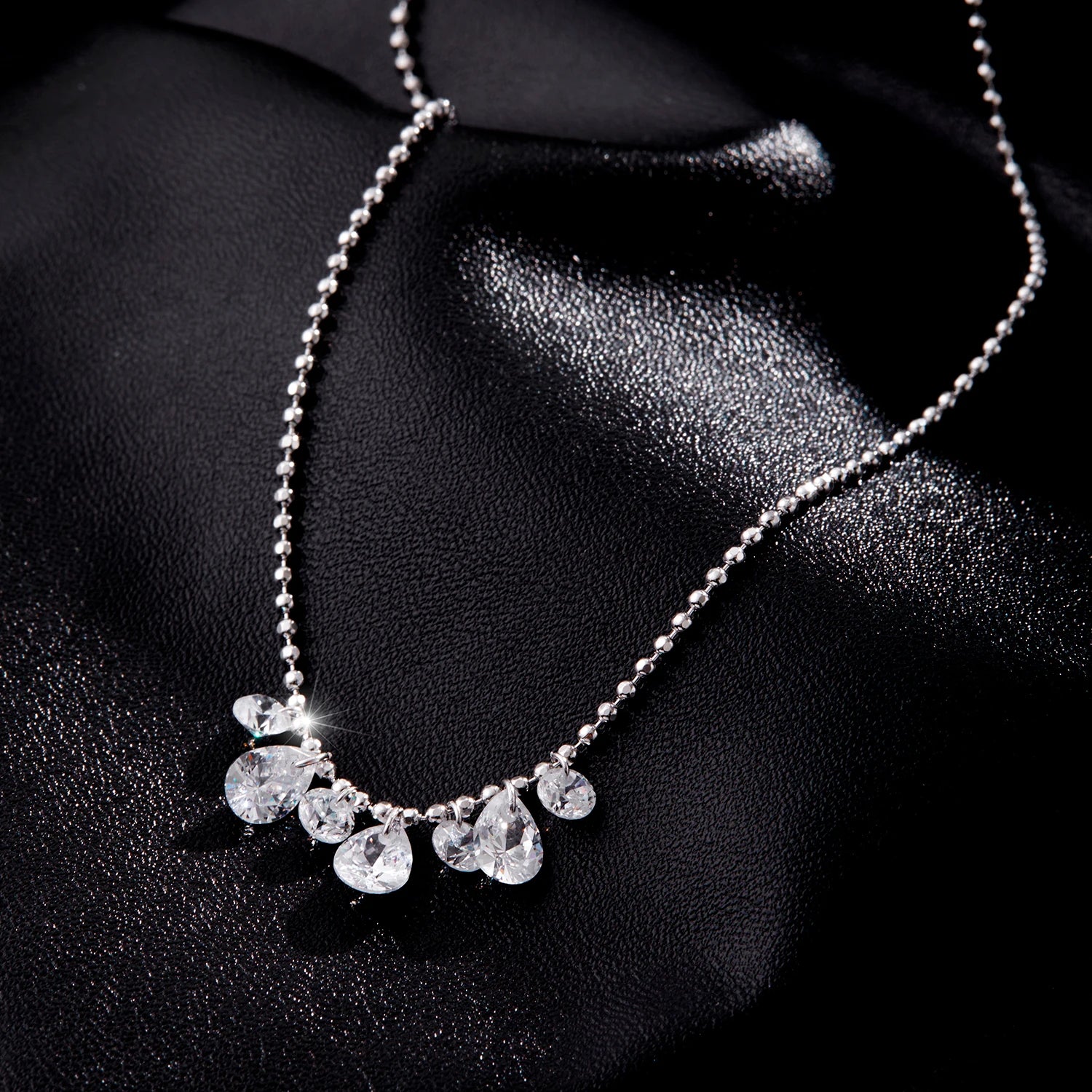 Collier en zircone poire scintillante 