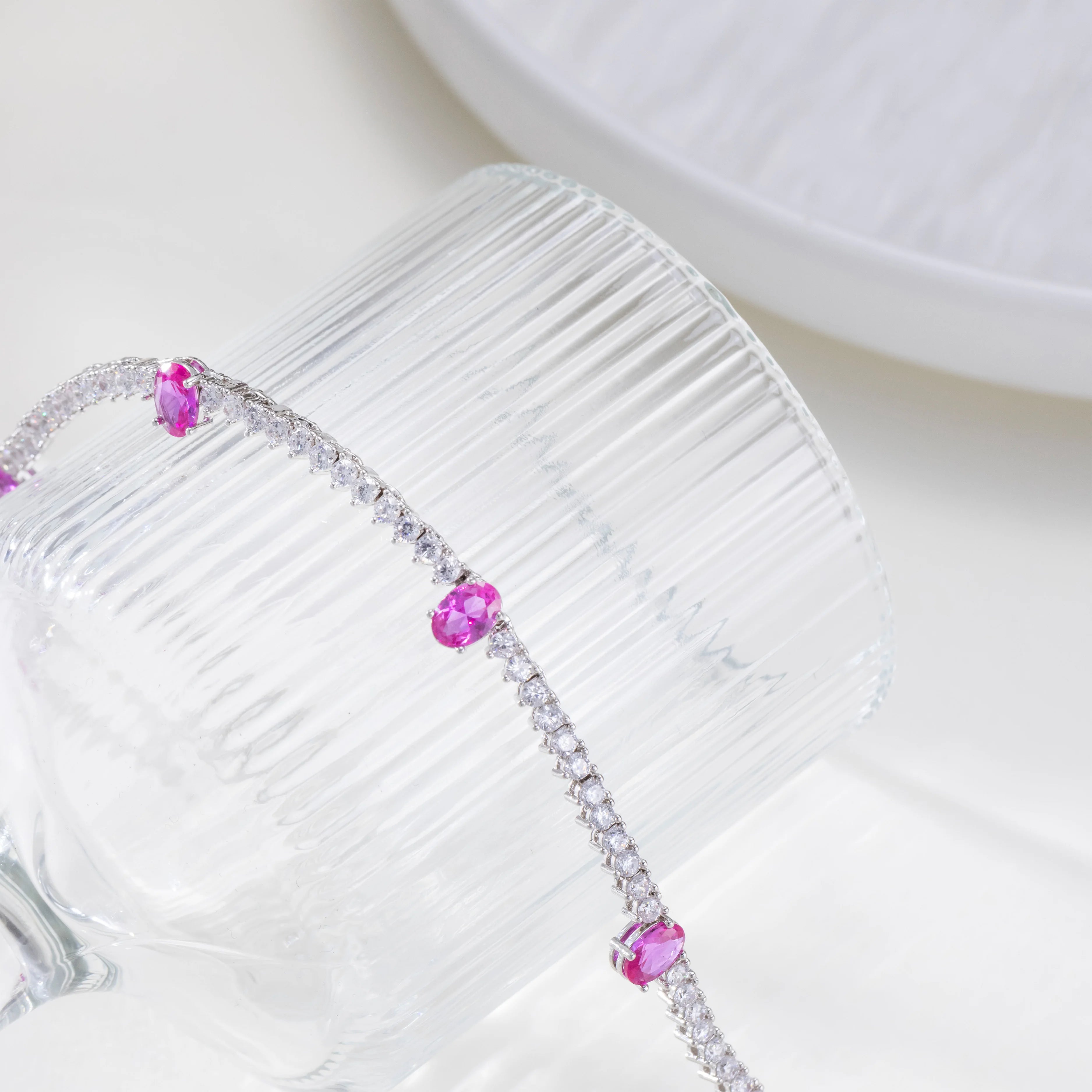 Collier Lucy 