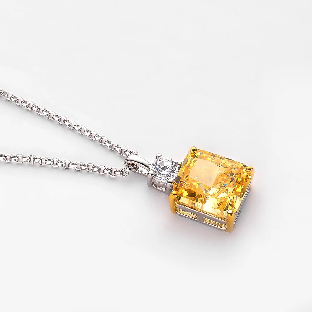 Pendentif en jade jaune taillé dans la glace 