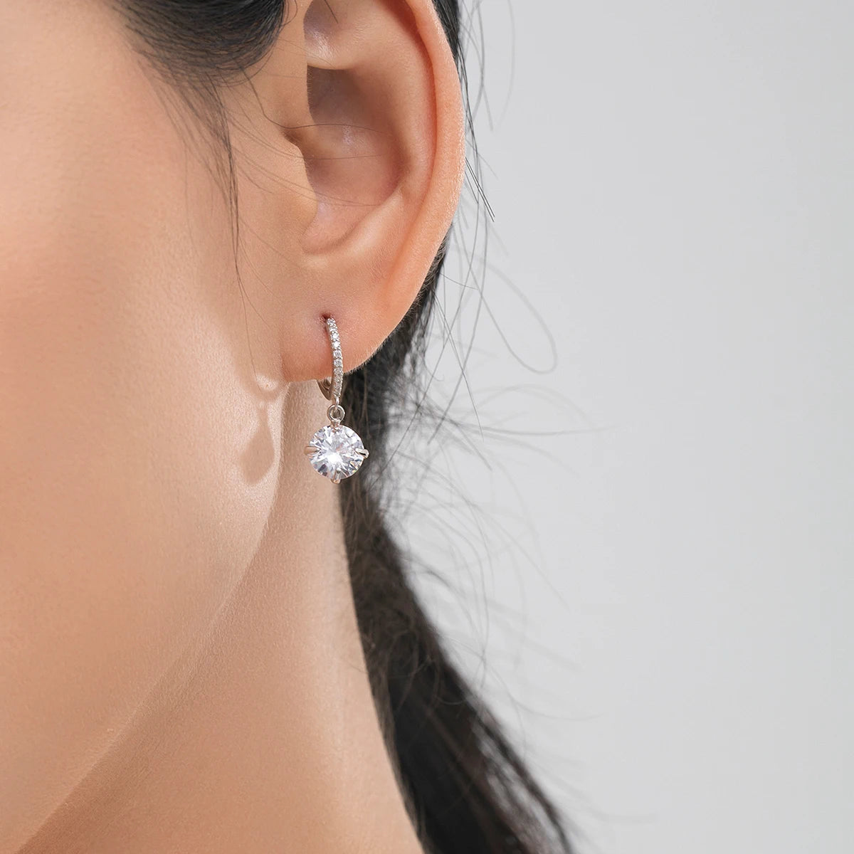 Shining Round 4CT Ear Buckles