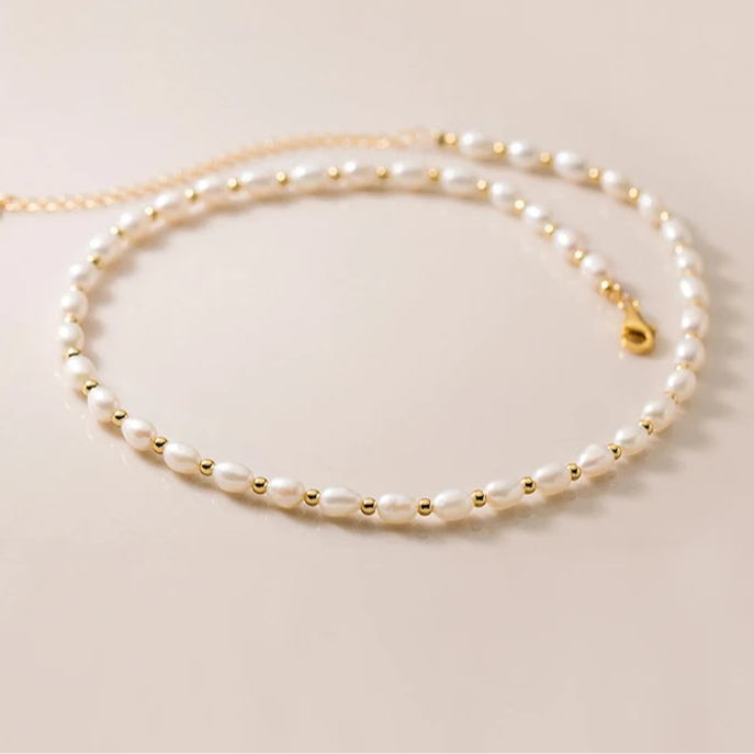 Collier à breloques en perles d'eau douce naturelles 