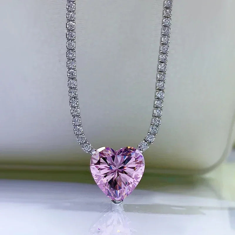Pendentif en argent avec diamant en forme de cœur 