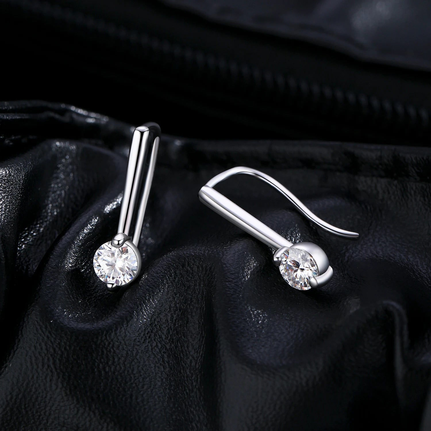 Boucles d'oreilles pendantes scintillantes en moissanite couleur D