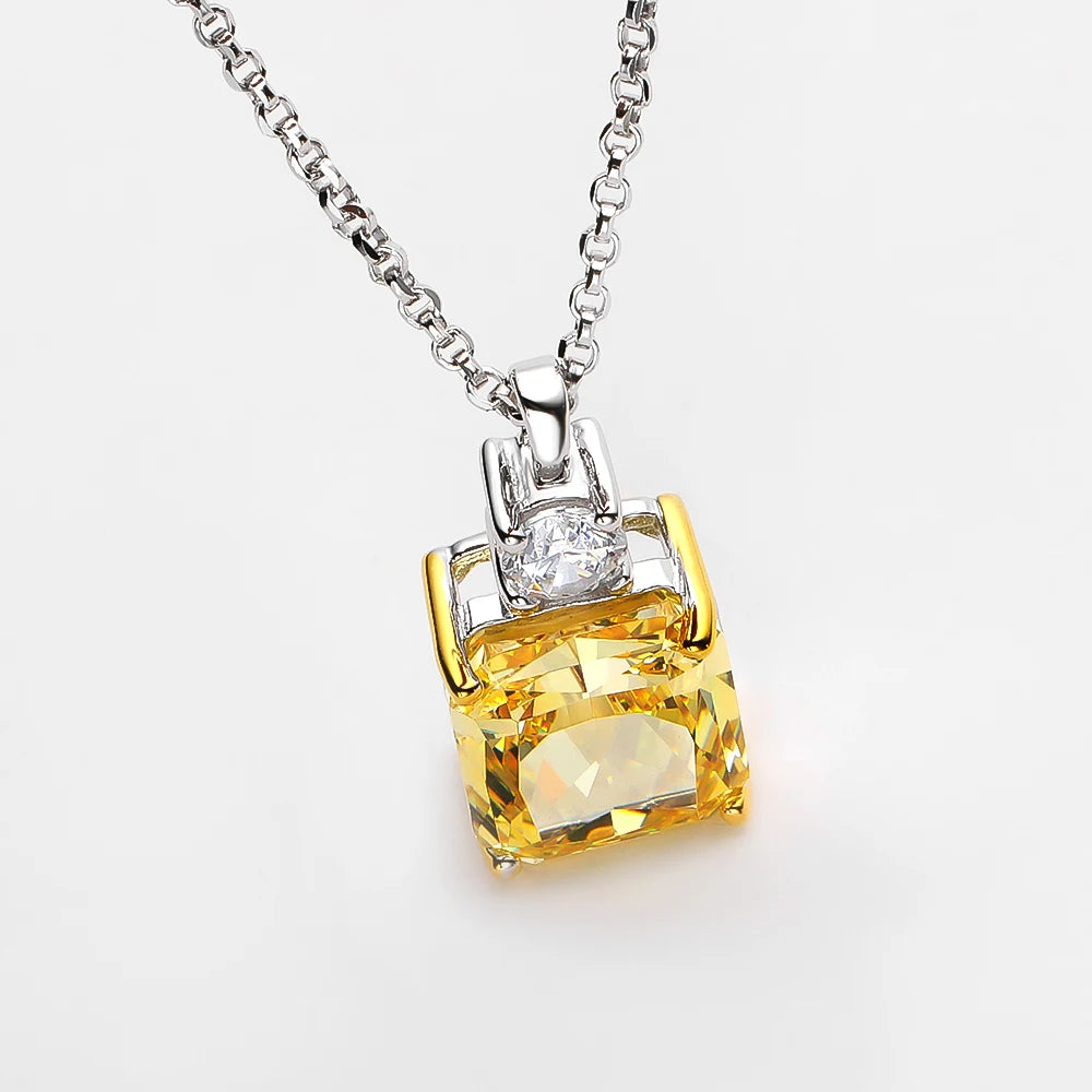 Pendentif en jade jaune taillé dans la glace 