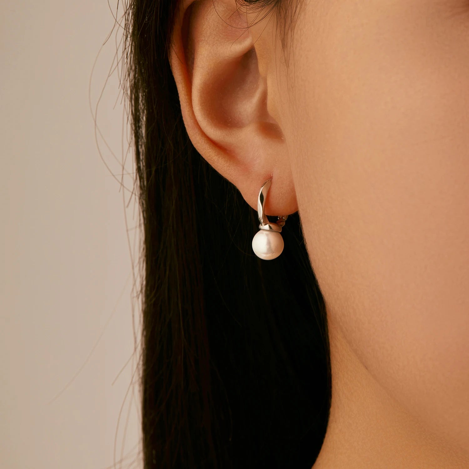 Shell Pearl Hoop Earrings