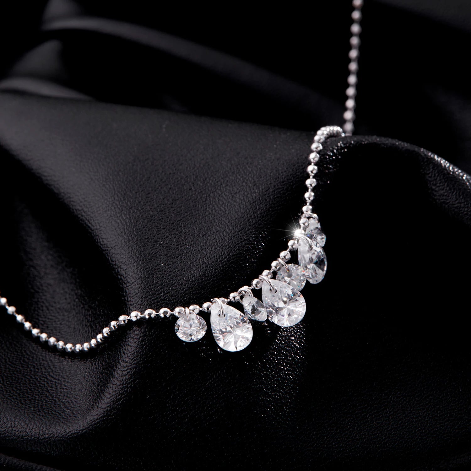 Collier en zircone poire scintillante 