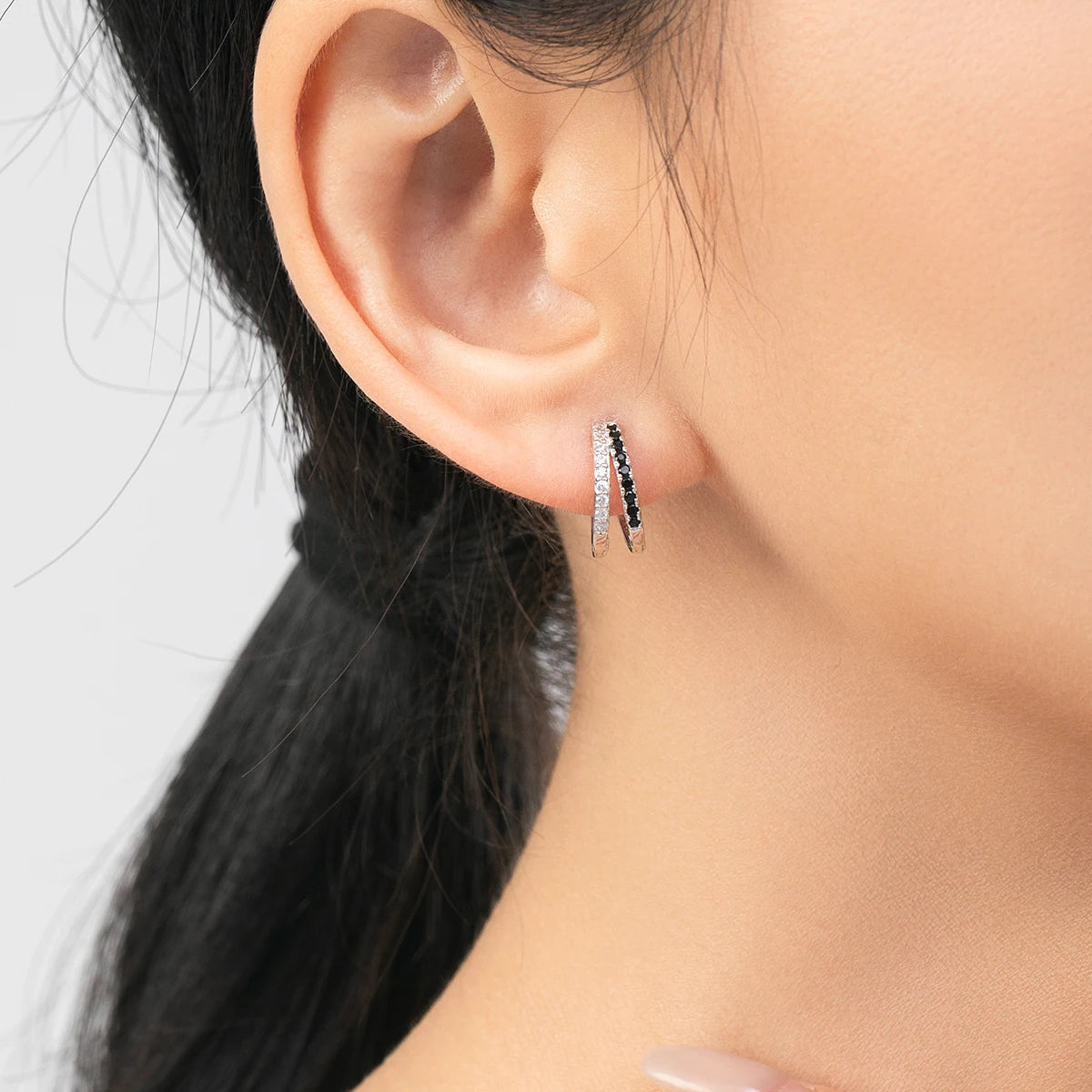 Line Simple Black & White Zirconia Hoop Earrings