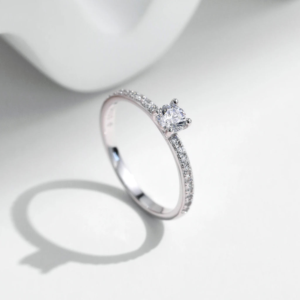 Bury Ring - Moissanite