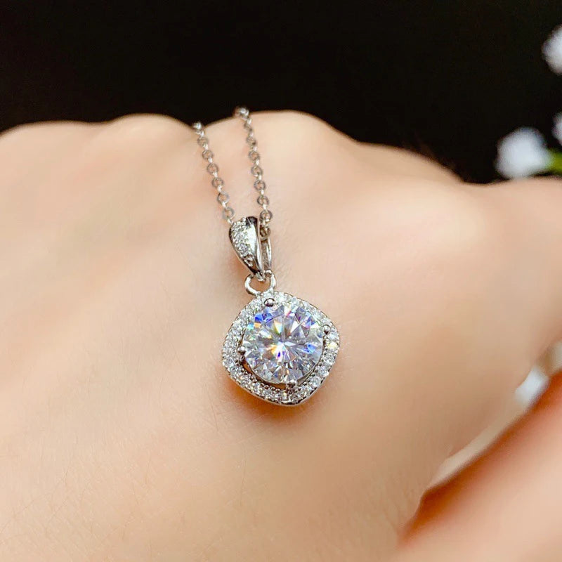 Pendentif GRA en moissanite