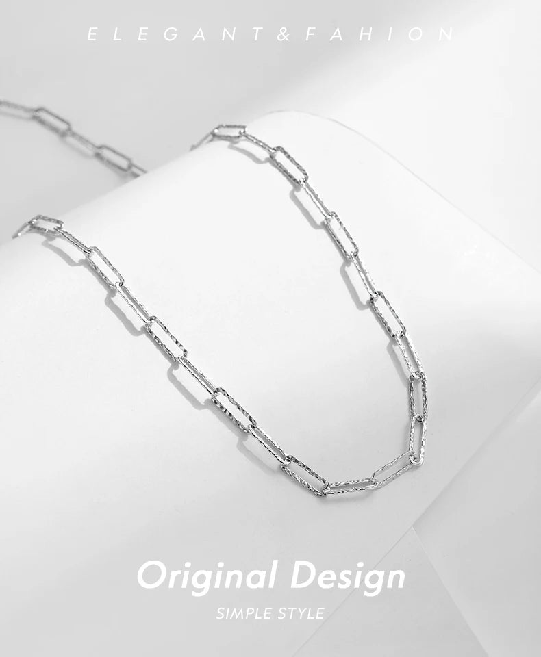 Collier texturé en papier d'aluminium 