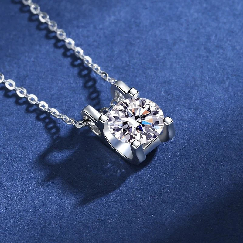 Pendentif GRA en moissanite