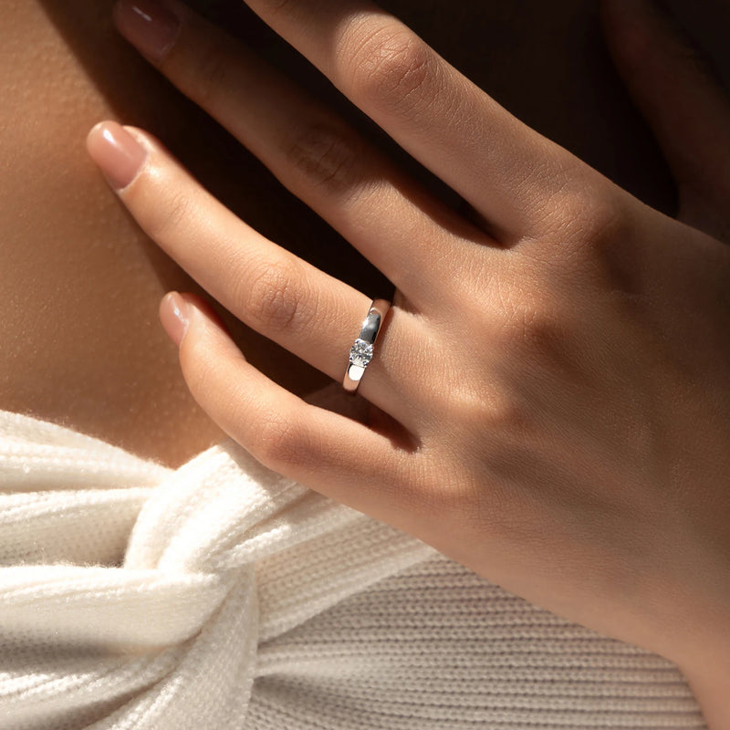 Round Moissanite Rings