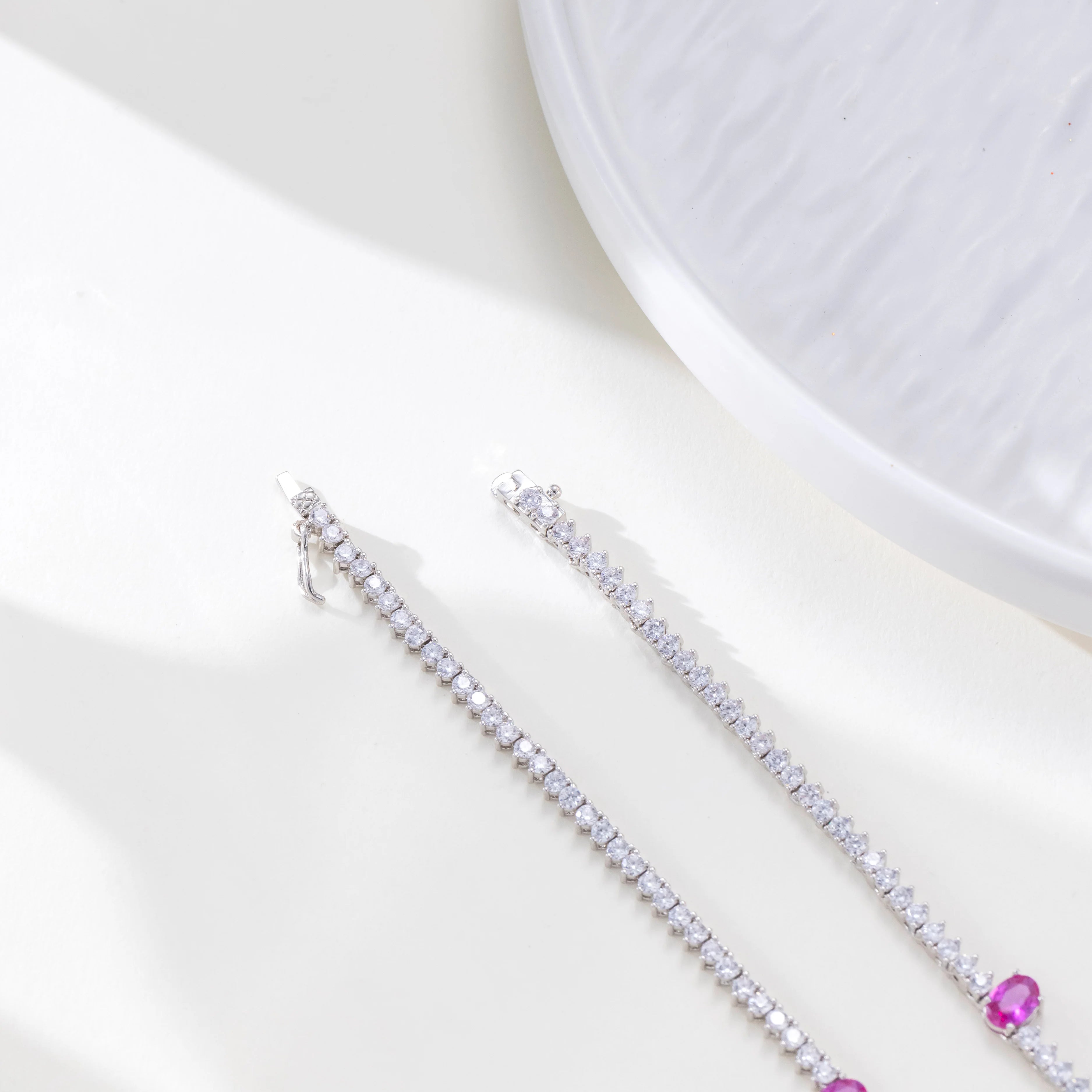Collier Lucy 