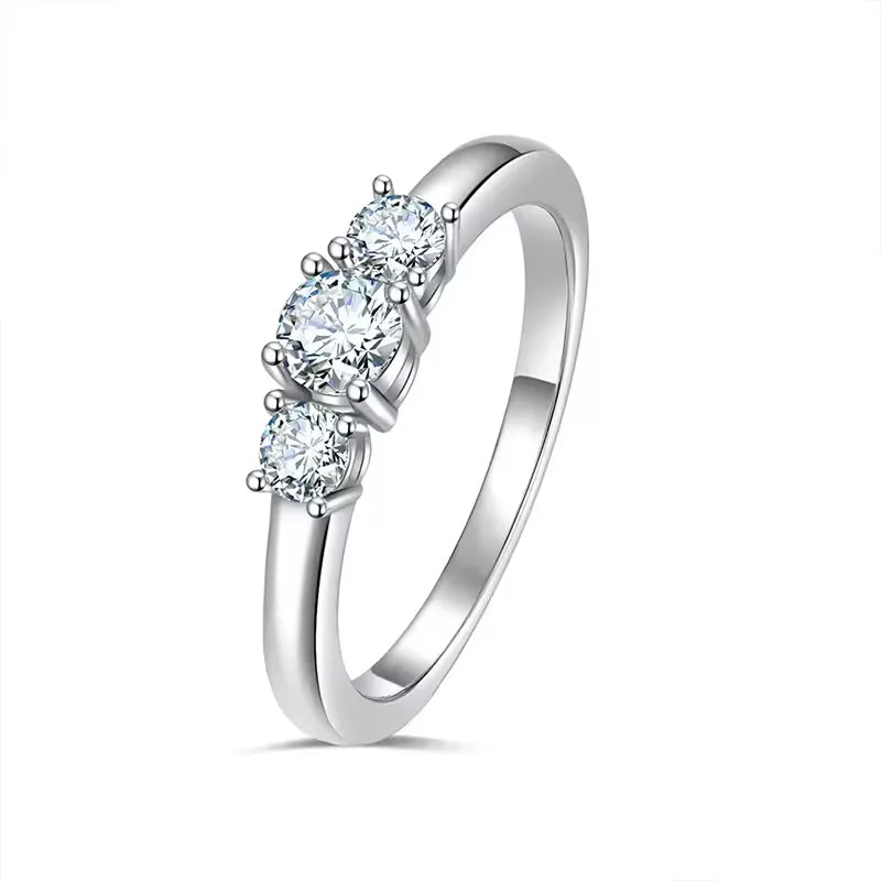 Bague à trois pierres 