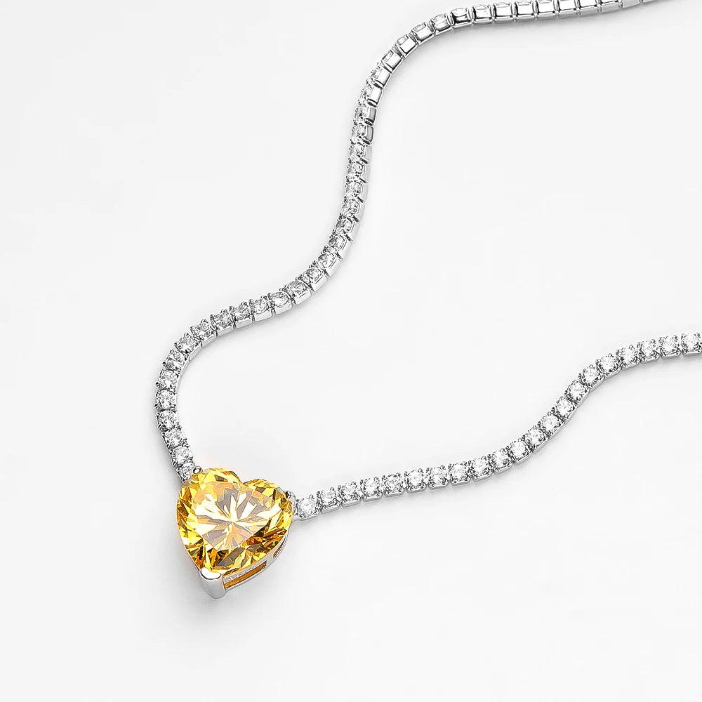 Pendentif en argent avec diamant en forme de cœur 