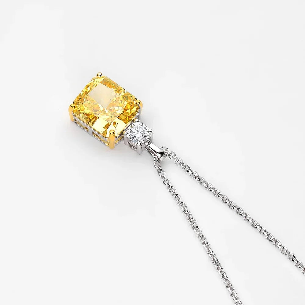 Pendentif en jade jaune taillé dans la glace 