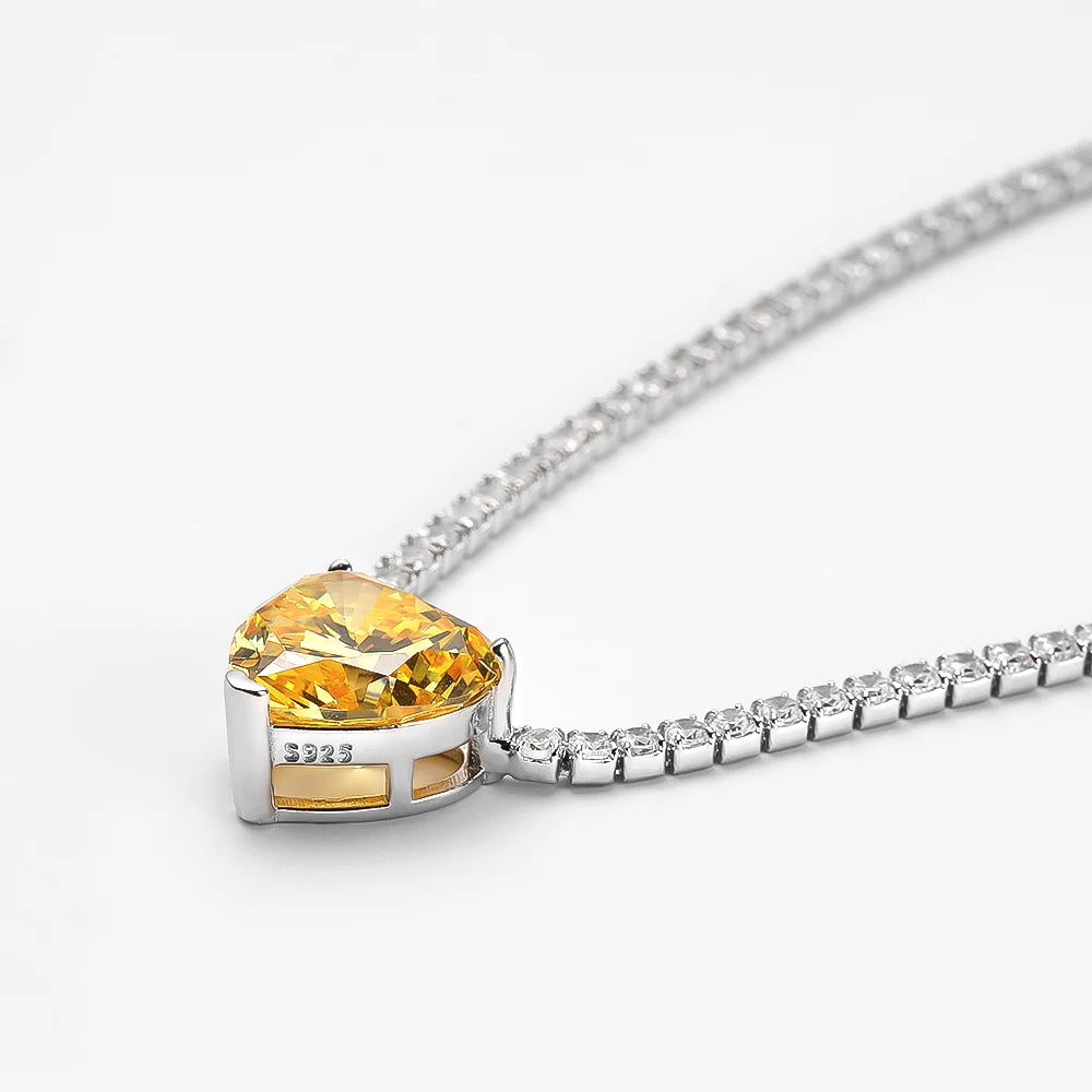 Pendentif en argent avec diamant en forme de cœur 