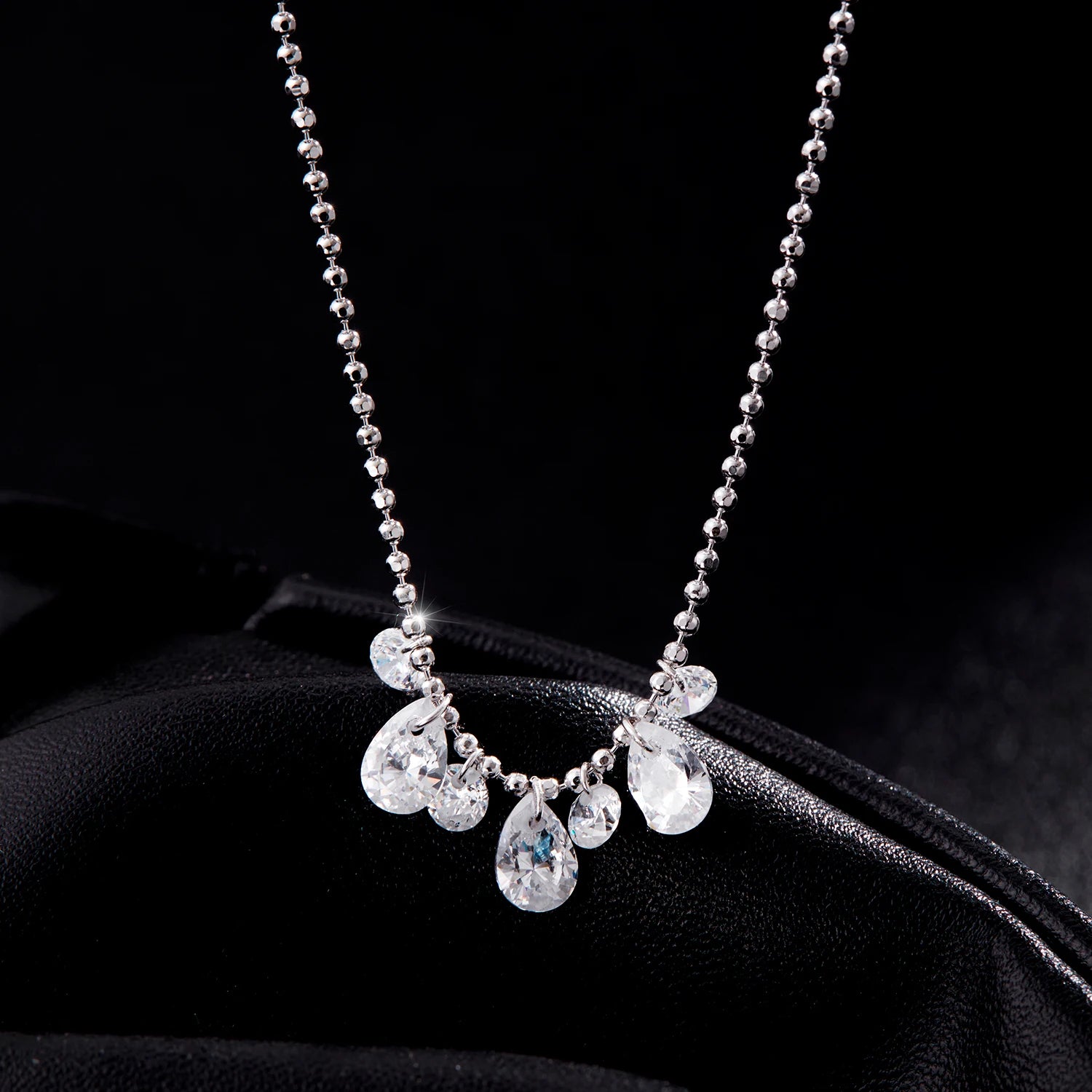 Collier en zircone poire scintillante 
