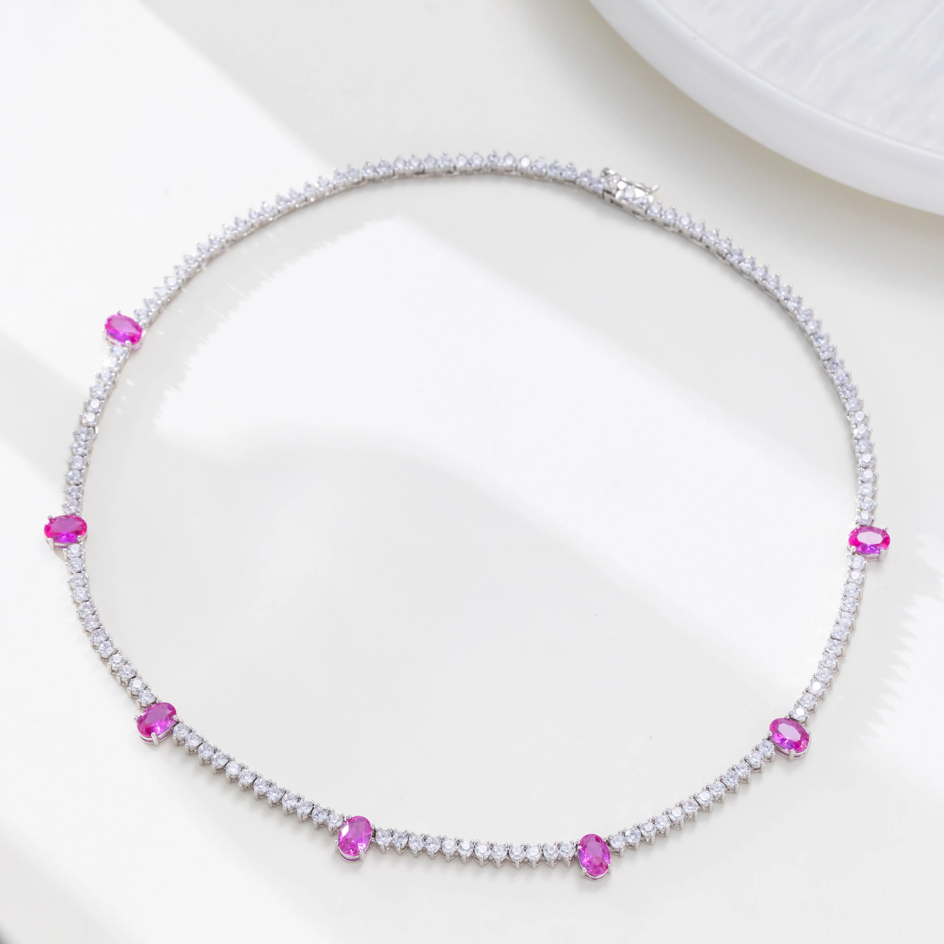 Collier Lucy 