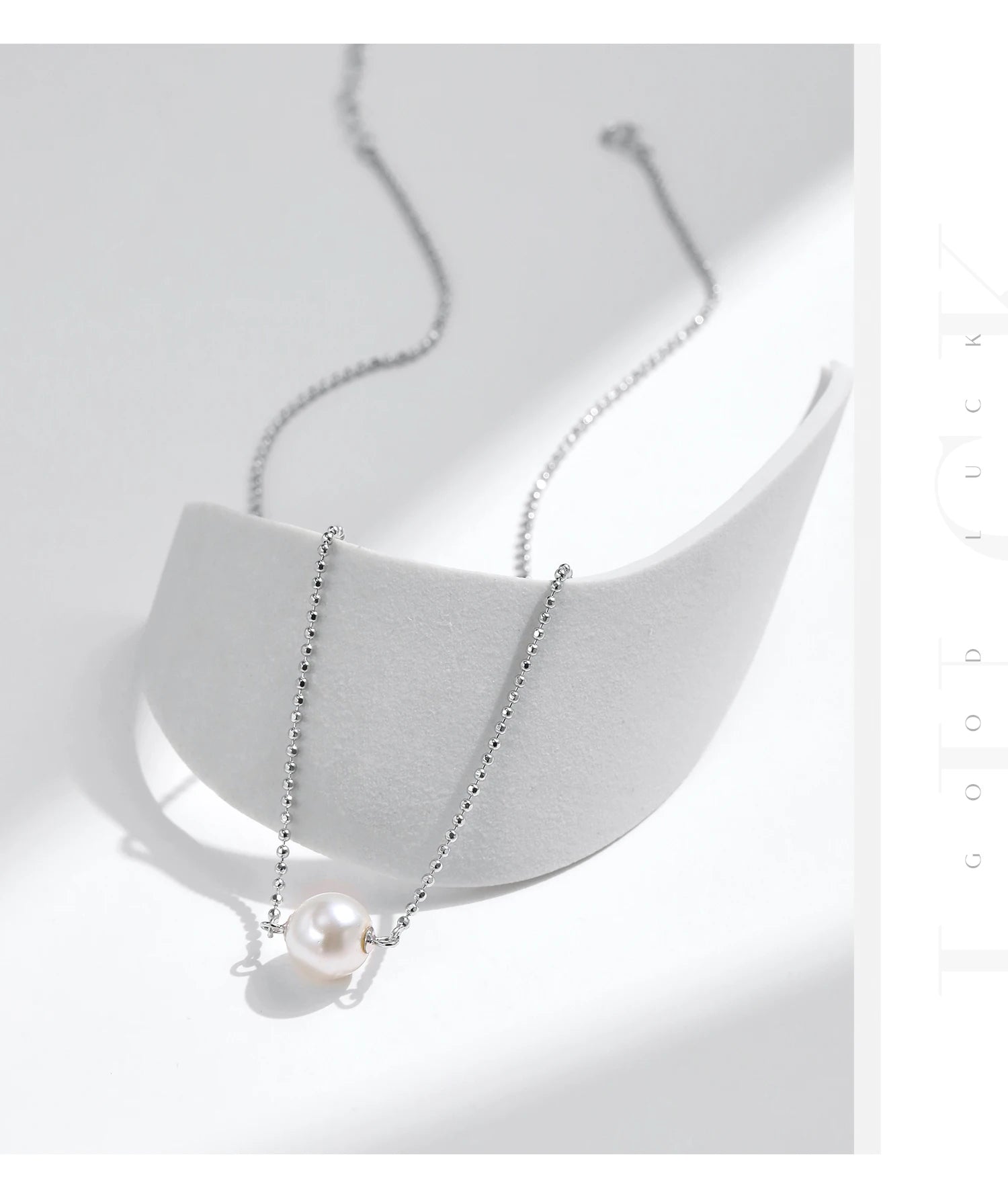 Collier élégant en perles de cristal 