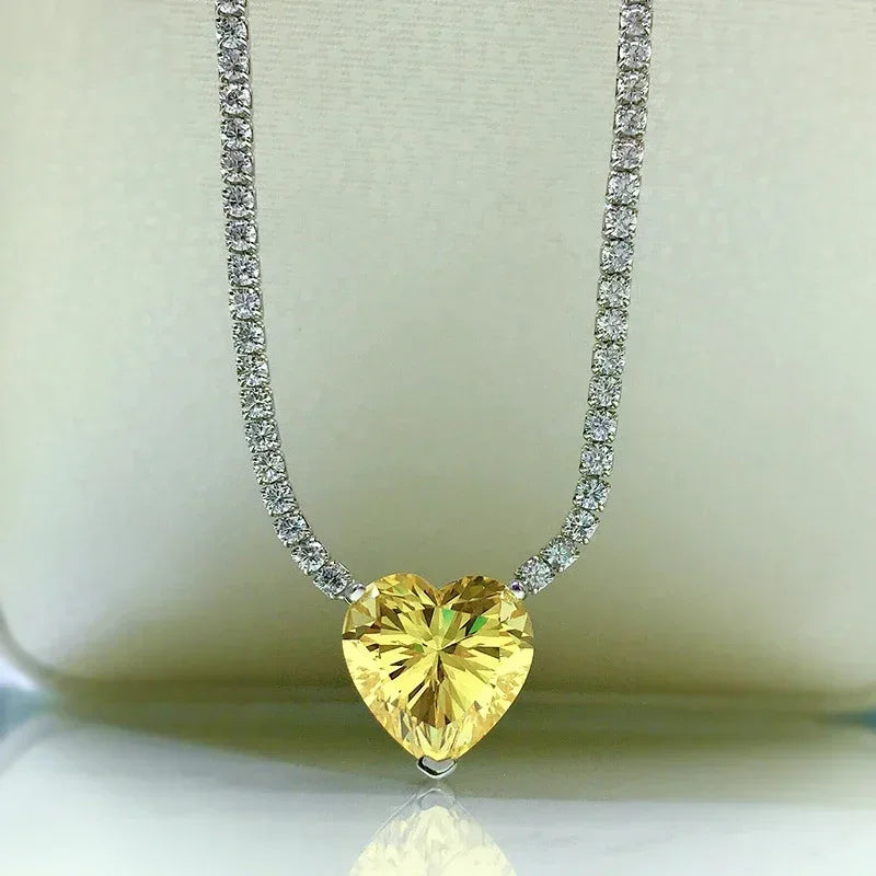Pendentif en argent avec diamant en forme de cœur 