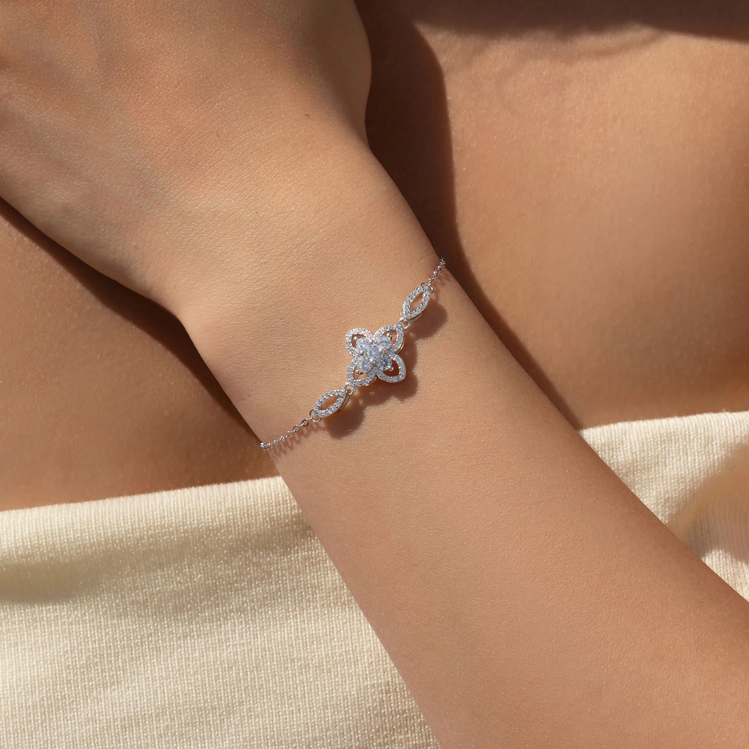 High-end Four Leaf Clover Bracelet