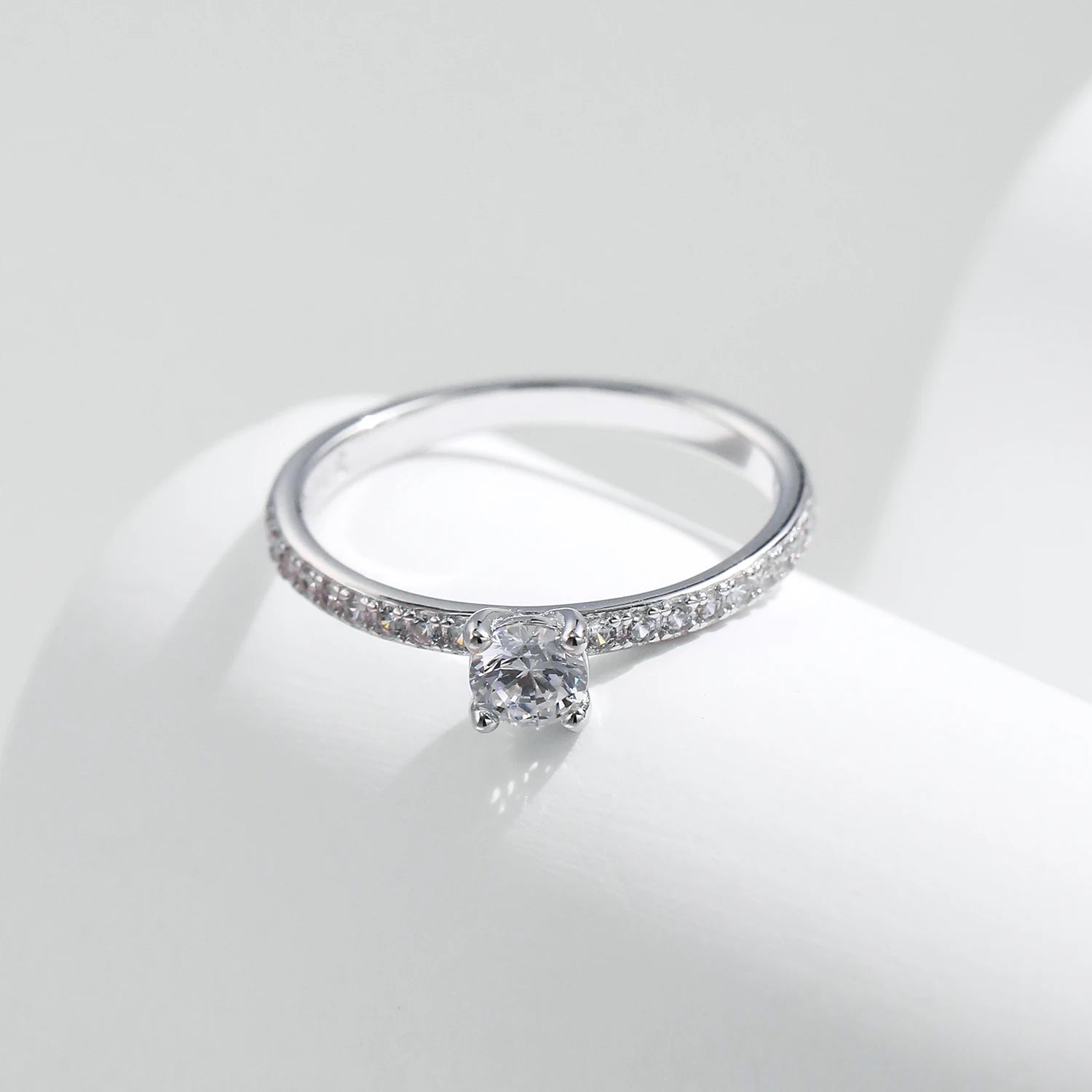 Bury Ring - Moissanite
