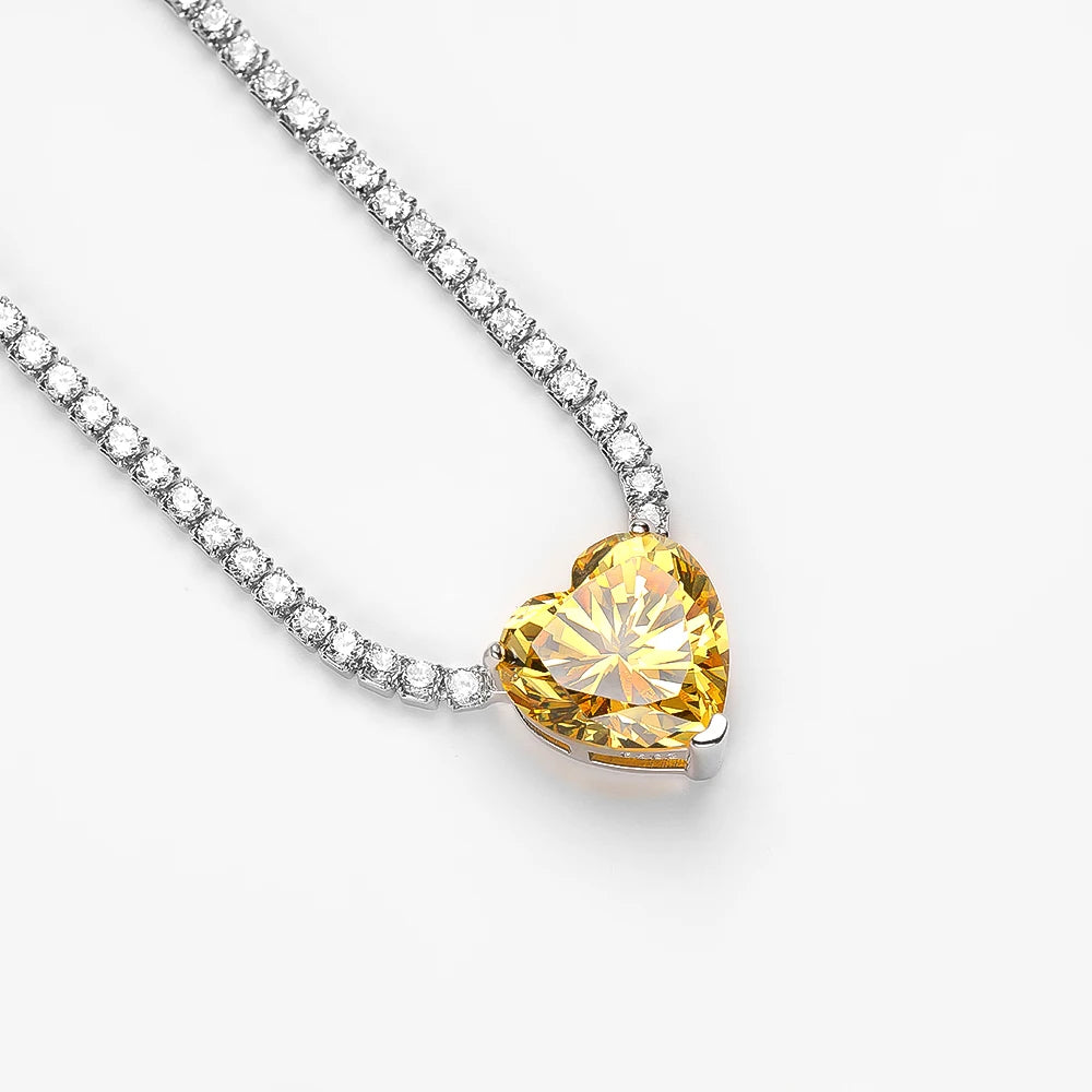 Pendentif en argent avec diamant en forme de cœur 