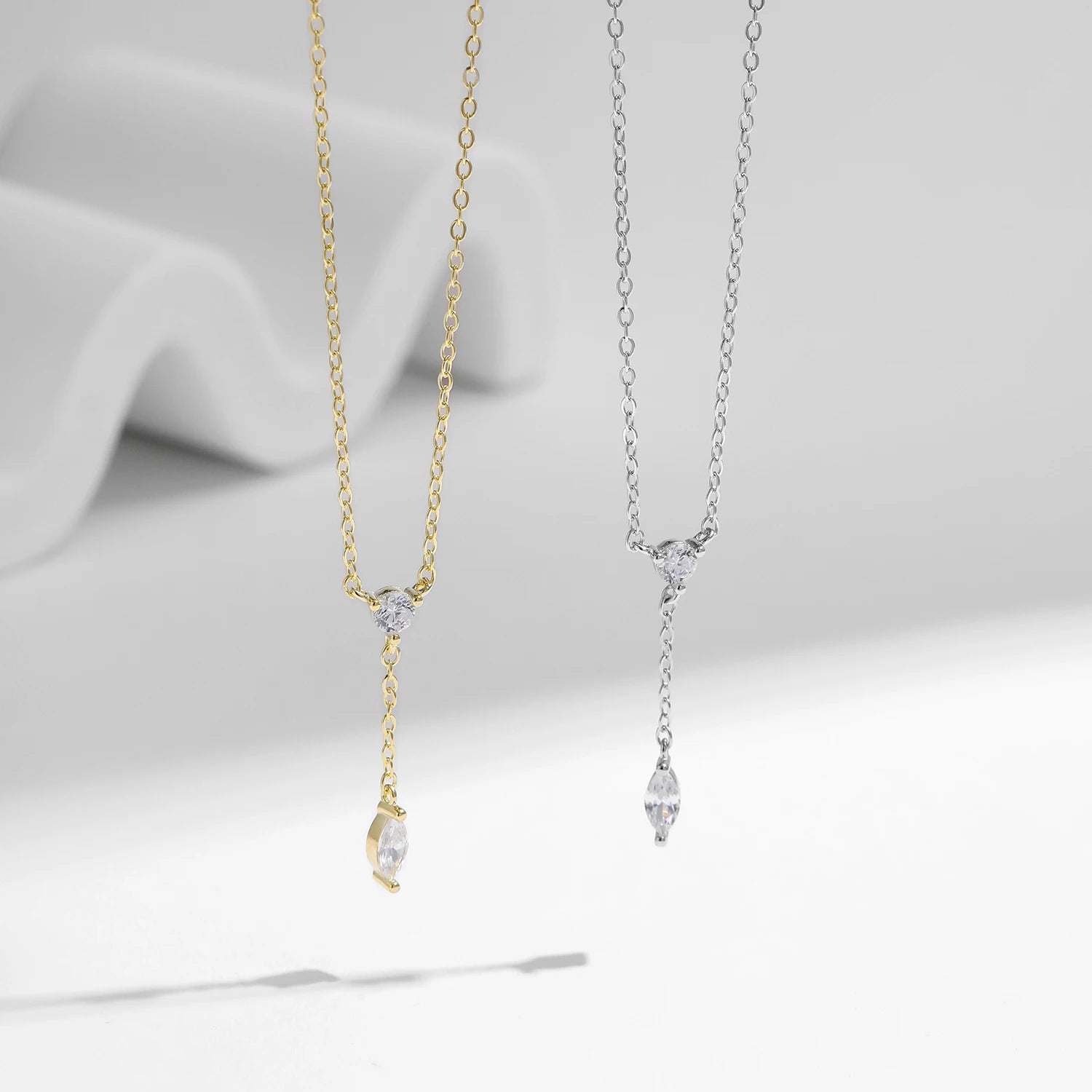 Pendentif rond et rhombique en forme de Y 
