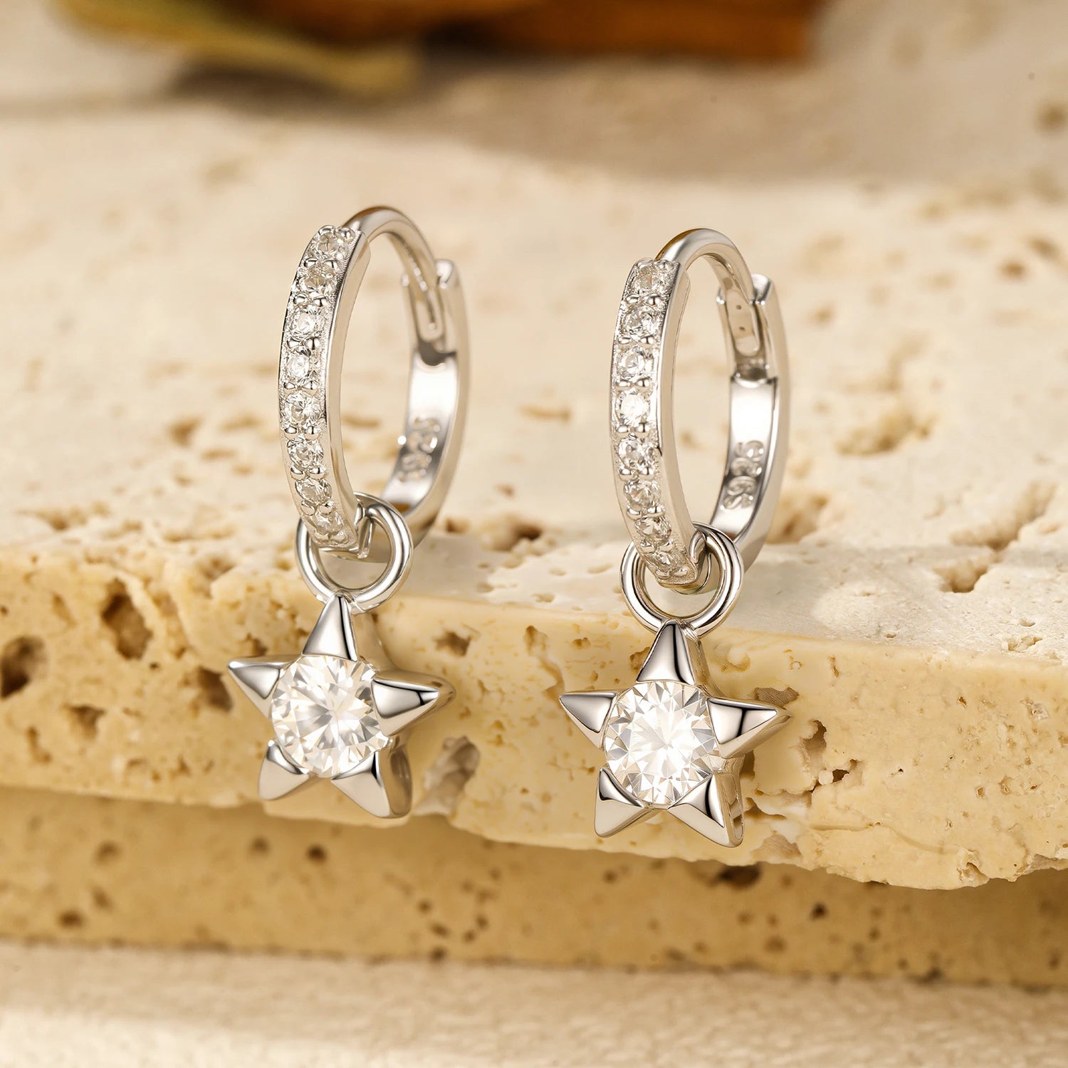 Boucles d'oreilles rondes en moissanite