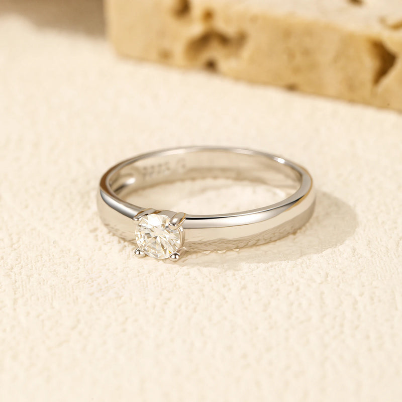 Round Moissanite Rings