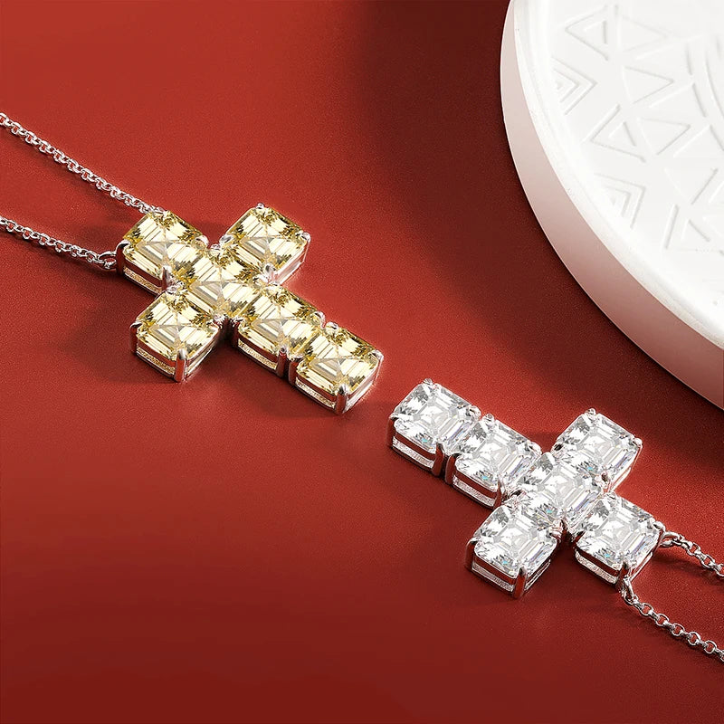 Collier croix en moissanite 