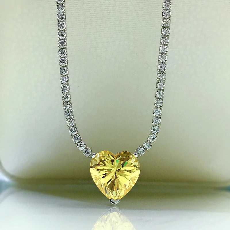 Pendentif en argent avec diamant en forme de cœur 