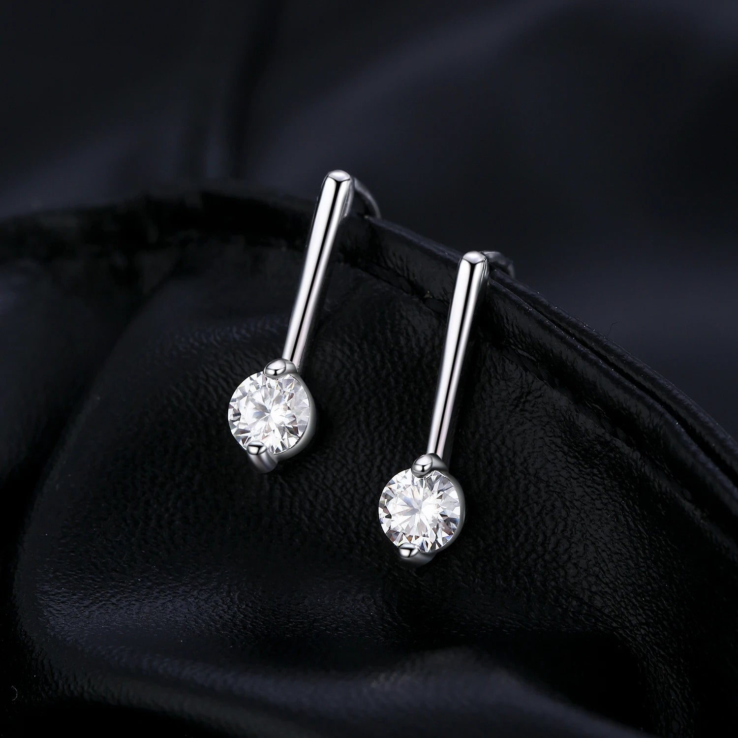 Boucles d'oreilles pendantes scintillantes en moissanite couleur D