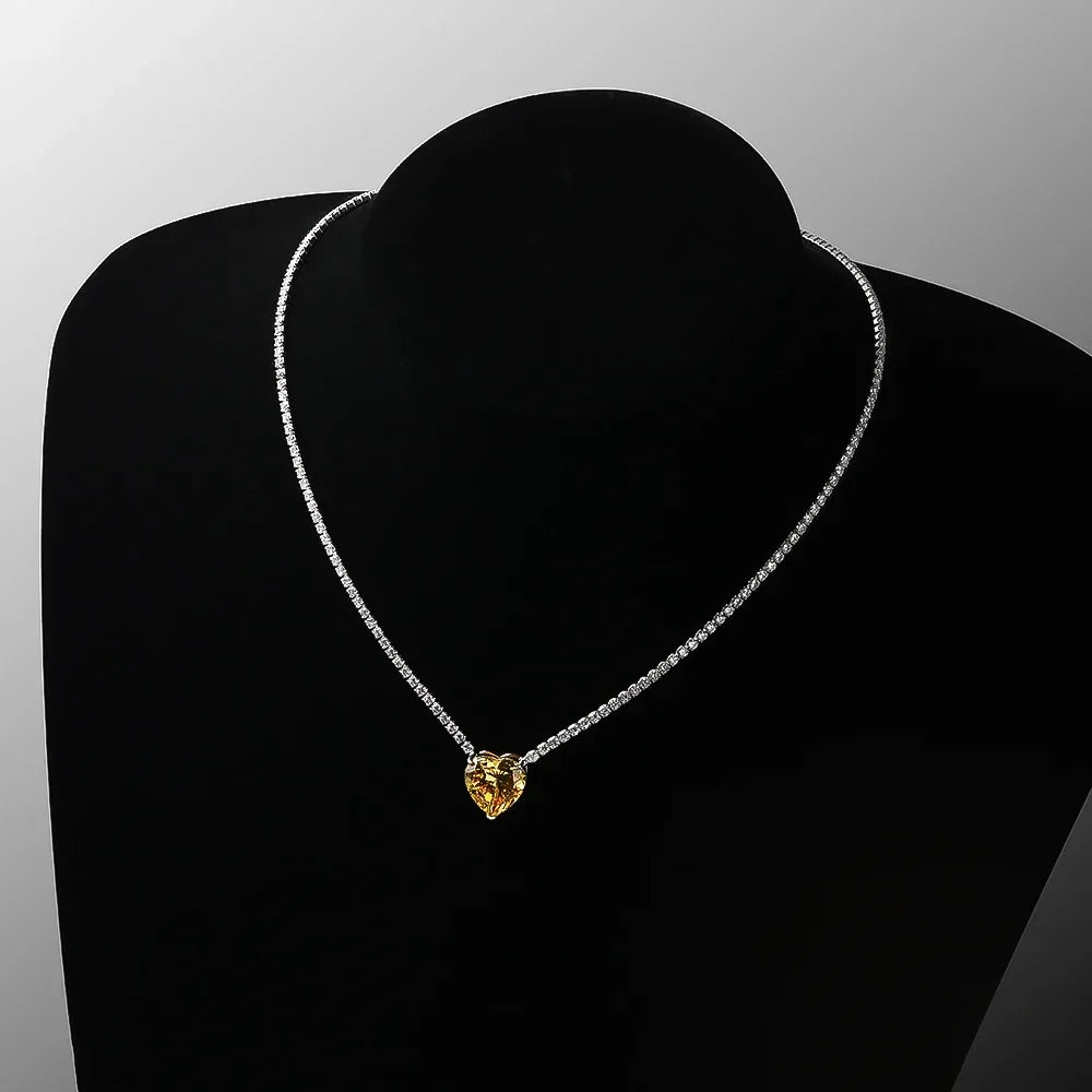 Pendentif en argent avec diamant en forme de cœur 